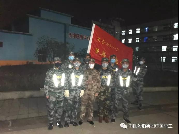 武漢重工參與緊急組織人員迅速趕赴現(xiàn)場協(xié)助物資轉運工作